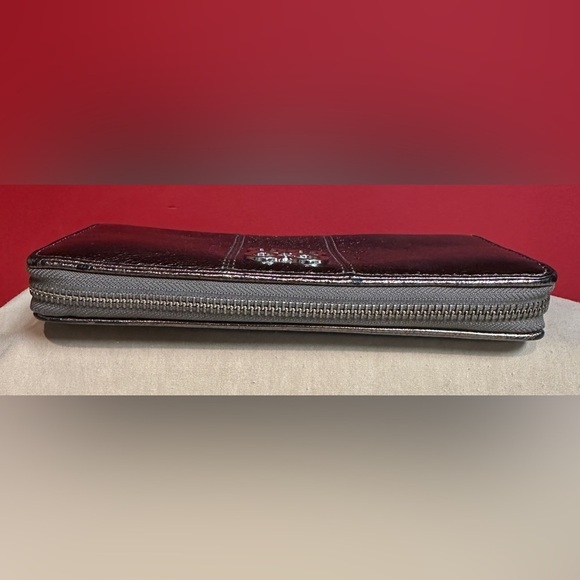 Coach Metallic Leather Zip Around Wallet Large Size Lots of Storage 8”x4”x1” - Picture 3 of 16